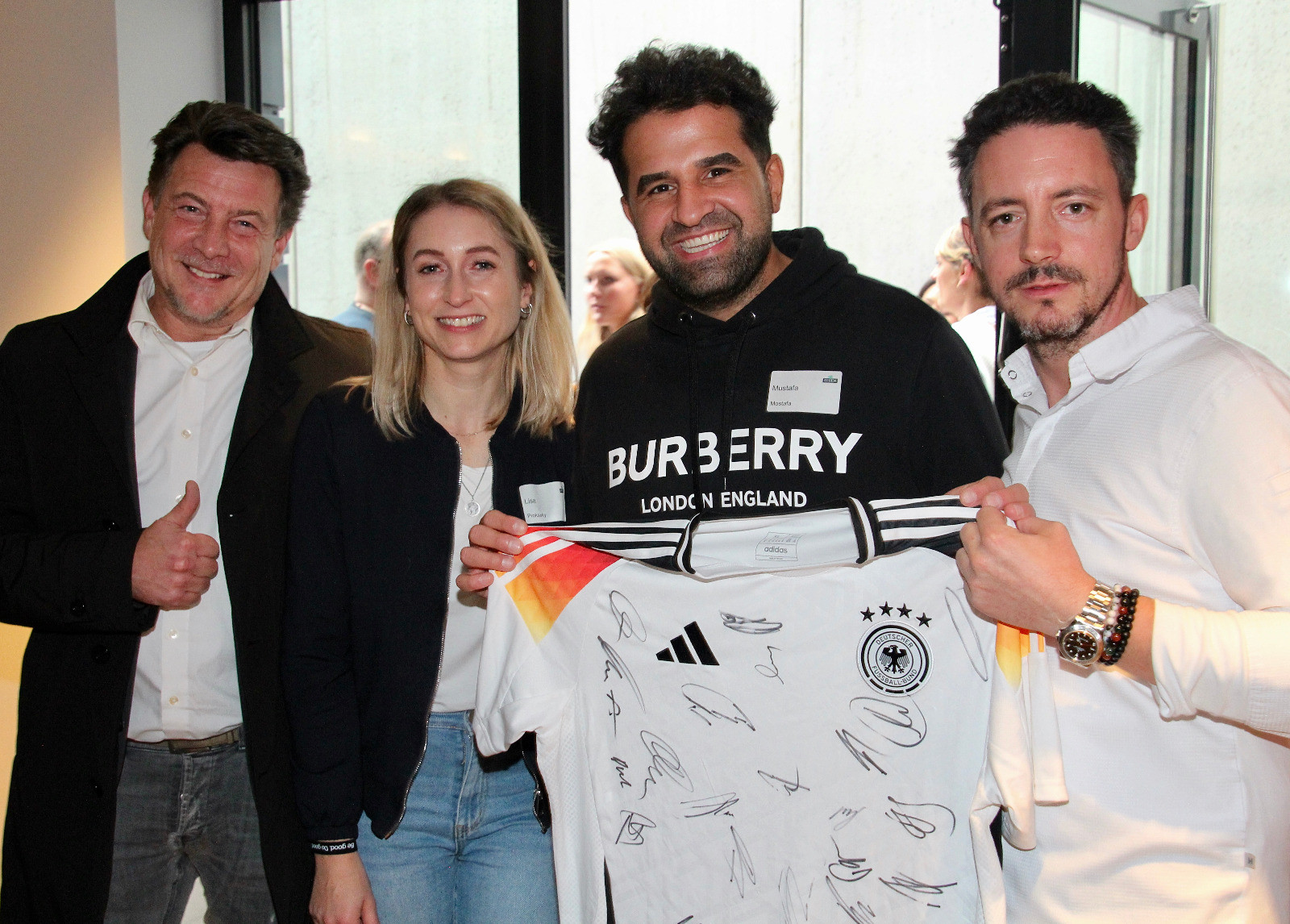 Daniel Boden, Lisa Prokalsky, Mustafa Mostafa (Starfriseur) und Michael Scheil