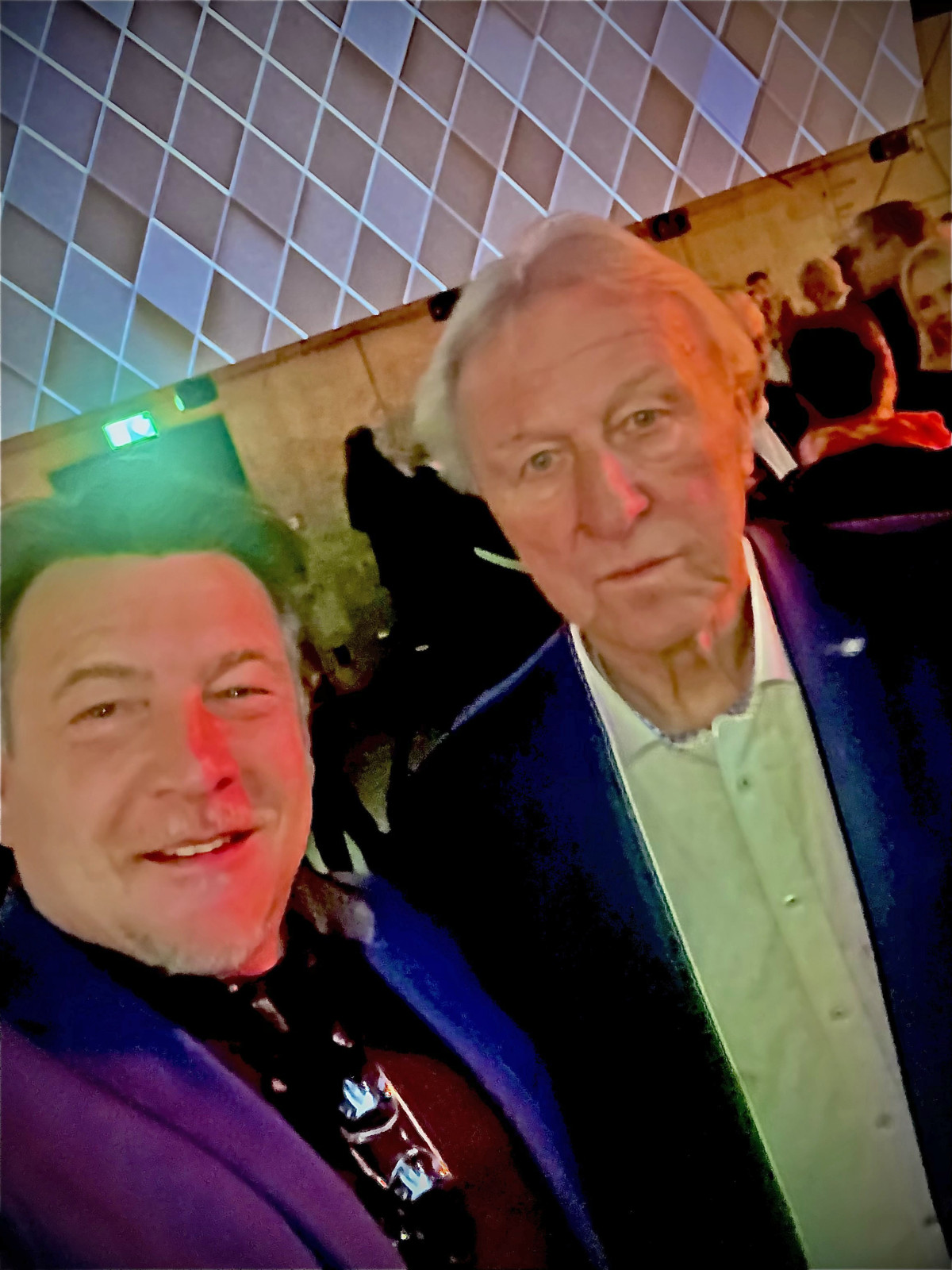 Daniel Boden und Horst Hrubesch sind beeindruckt von der historischen Günter- Netzer-Ausstellung.