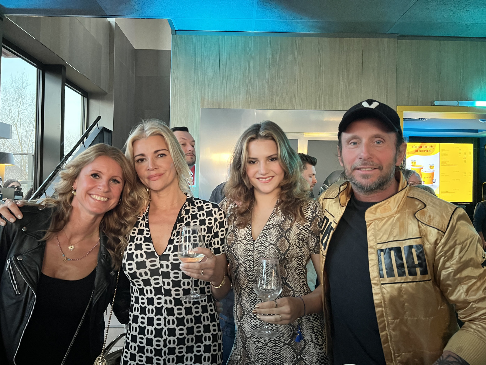 Anika Keller, Kony Kornfeld mit Tochter Leni und Mario Grube